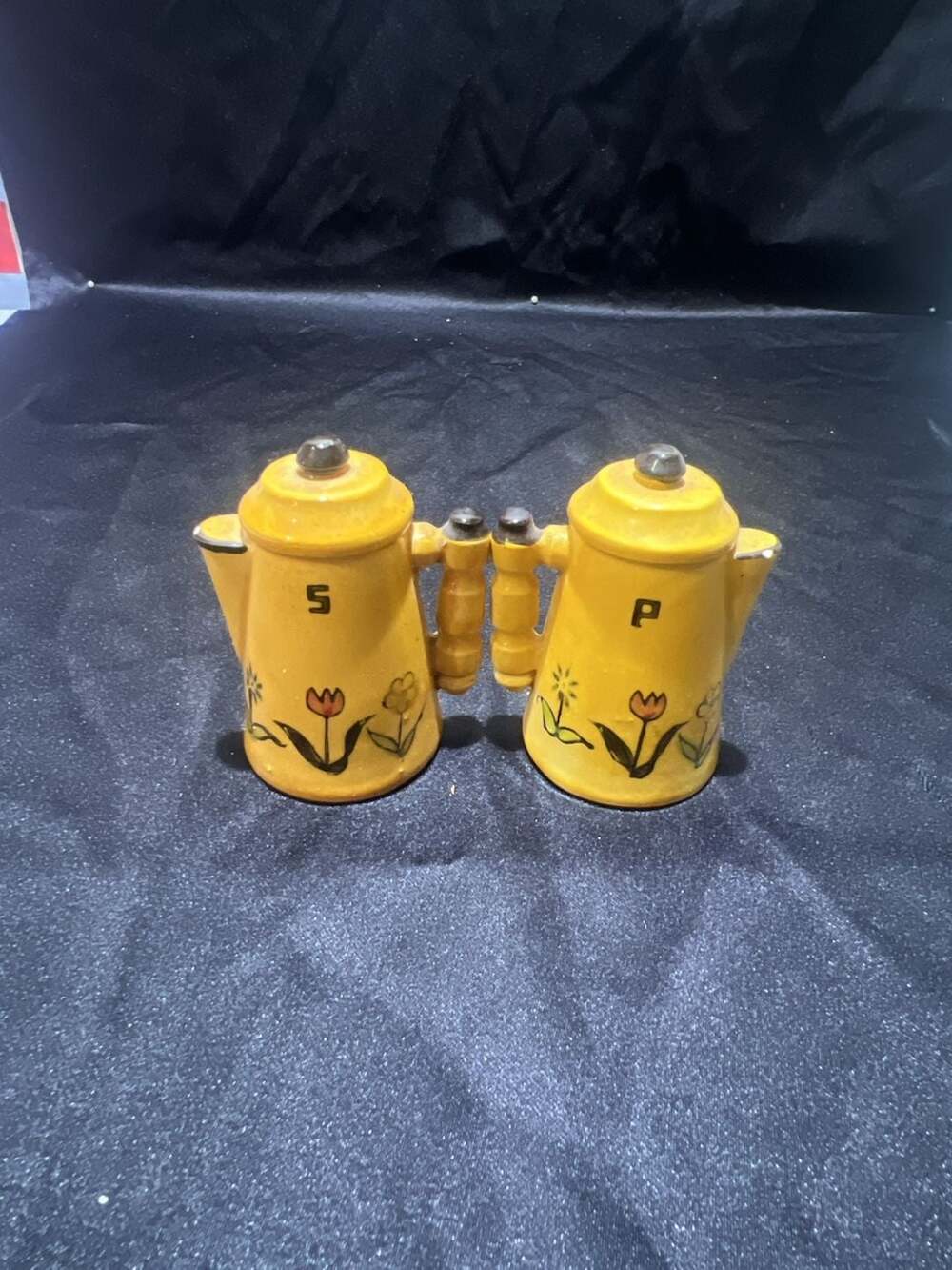 Vintage 1950-60's Coffee and Tea Pot Salt & Pepper Shakers - ,